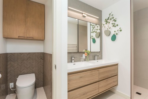 5770 Primrose Place, West Vancouver, BC - Indoor Photo Showing Bathroom