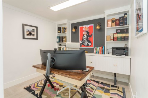 5770 Primrose Place, West Vancouver, BC - Indoor Photo Showing Office