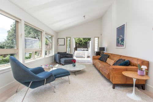 5770 Primrose Place, West Vancouver, BC - Indoor Photo Showing Living Room