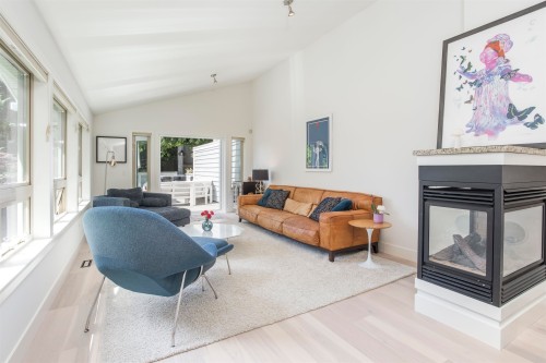 5770 Primrose Place, West Vancouver, BC - Indoor Photo Showing Other Room With Fireplace