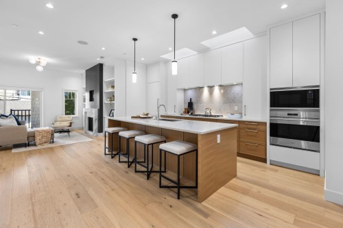 2518 3Rd Avenue W, Vancouver, BC 