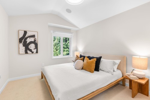 2518 3Rd Avenue W, Vancouver, BC 
