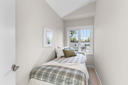 2518 3Rd Avenue W, Vancouver, BC 