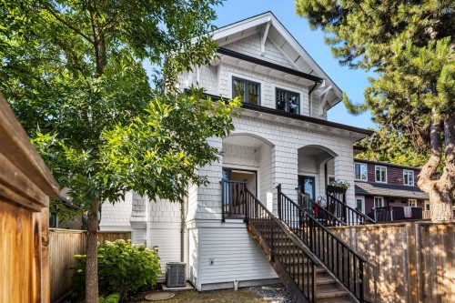 2518 3Rd Avenue W, Vancouver, BC 