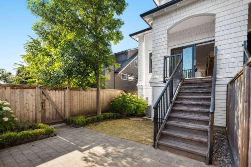 2518 3Rd Avenue W, Vancouver, BC 