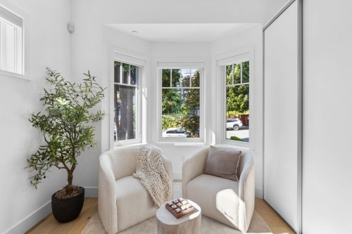 2518 3Rd Avenue W, Vancouver, BC 