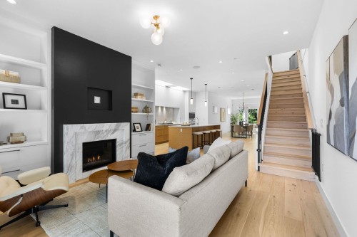 2518 3Rd Avenue W, Vancouver, BC 