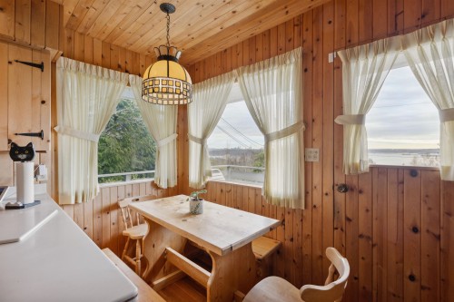 2575 Queens Avenue, West Vancouver, BC - Indoor