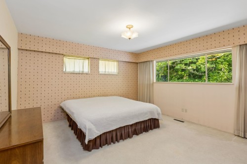 2575 Queens Avenue, West Vancouver, BC - Indoor Photo Showing Bedroom