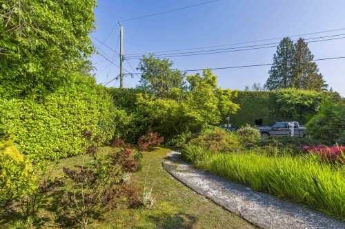 2575 Queens Avenue, West Vancouver, BC - Outdoor