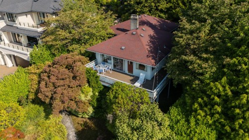 2575 Queens Avenue, West Vancouver, BC - Outdoor