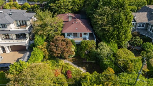 2575 Queens Avenue, West Vancouver, BC - Outdoor