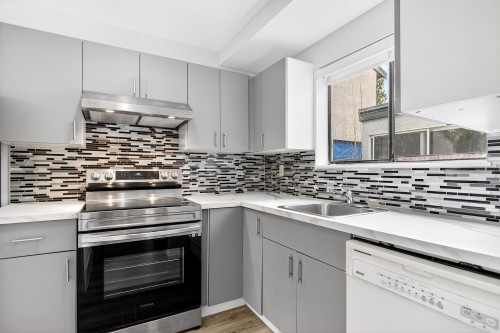 3008 Firbrook Place, Coquitlam, BC - Indoor Photo Showing Kitchen With Upgraded Kitchen