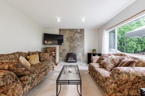 2917 Kalamalka Drive, Coquitlam, BC - Indoor Photo Showing Living Room With Fireplace