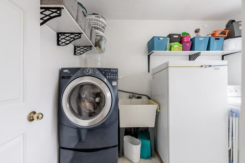 2917 Kalamalka Drive, Coquitlam, BC - Indoor Photo Showing Laundry Room