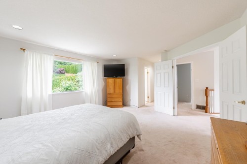 2917 Kalamalka Drive, Coquitlam, BC - Indoor Photo Showing Bedroom