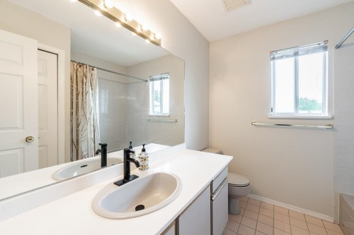 2917 Kalamalka Drive, Coquitlam, BC - Indoor Photo Showing Bathroom