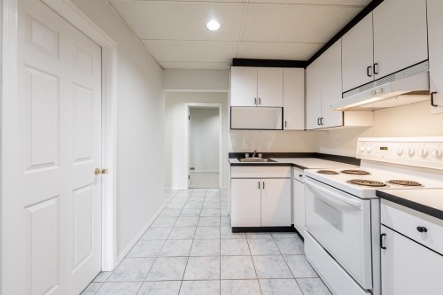 2917 Kalamalka Drive, Coquitlam, BC - Indoor Photo Showing Kitchen