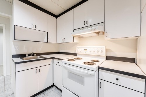 2917 Kalamalka Drive, Coquitlam, BC - Indoor Photo Showing Kitchen