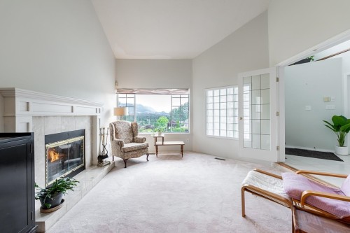2917 Kalamalka Drive, Coquitlam, BC - Indoor Photo Showing Living Room With Fireplace