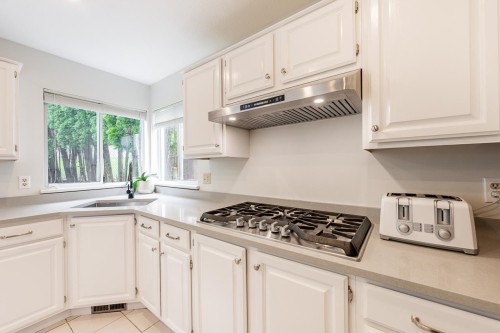 2917 Kalamalka Drive, Coquitlam, BC - Indoor Photo Showing Kitchen
