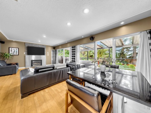 712 Shaw Avenue, Coquitlam, BC - Indoor With Fireplace