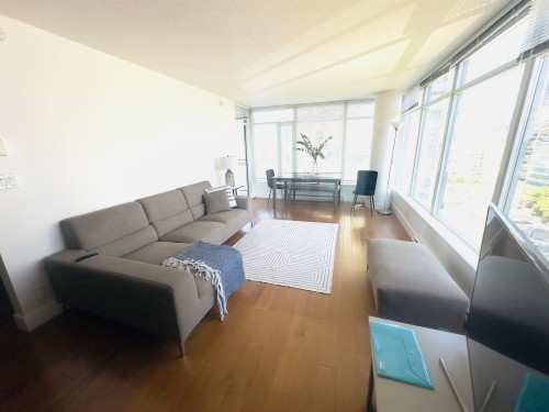 888 Homer Street, Vancouver, BC - Indoor Photo Showing Living Room