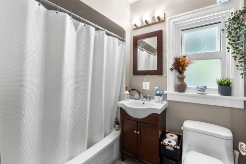 3026 Point Grey Road, Vancouver, BC - Indoor Photo Showing Bathroom