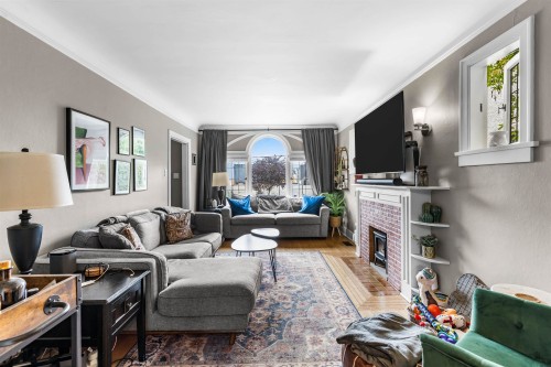 3026 Point Grey Road, Vancouver, BC - Indoor Photo Showing Living Room