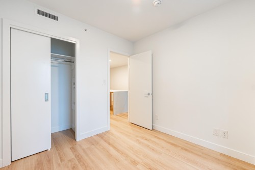 902-7977 Lansdowne Road, Richmond, BC - Indoor Photo Showing Other Room