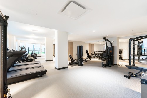 902-7977 Lansdowne Road, Richmond, BC - Indoor Photo Showing Gym Room