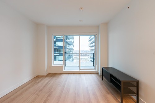 902-7977 Lansdowne Road, Richmond, BC - Indoor Photo Showing Other Room