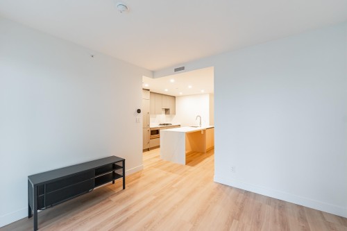 902-7977 Lansdowne Road, Richmond, BC - Indoor
