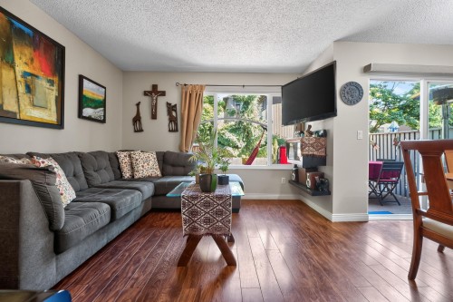 461 Carlsen Place, Port Moody, BC - Indoor Photo Showing Living Room
