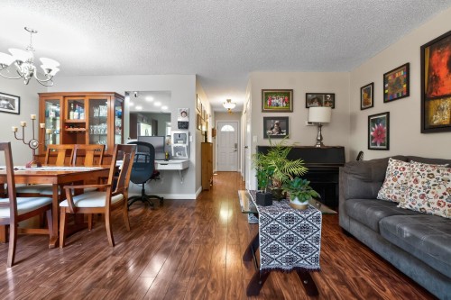 461 Carlsen Place, Port Moody, BC - Indoor Photo Showing Living Room