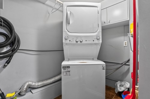 461 Carlsen Place, Port Moody, BC - Indoor Photo Showing Laundry Room