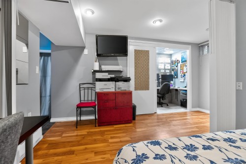 461 Carlsen Place, Port Moody, BC - Indoor Photo Showing Bedroom