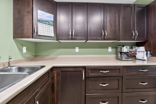 461 Carlsen Place, Port Moody, BC - Indoor Photo Showing Kitchen With Double Sink