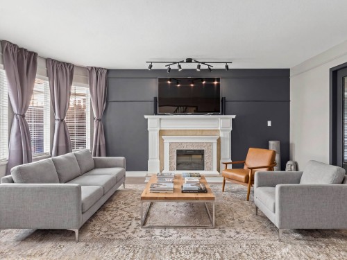 9291 Boyd Court, Richmond, BC - Indoor Photo Showing Living Room With Fireplace