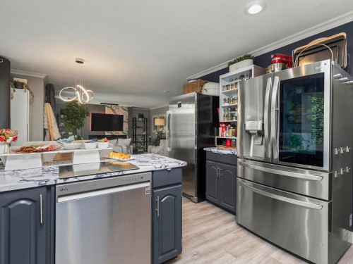 9291 Boyd Court, Richmond, BC - Indoor Photo Showing Kitchen