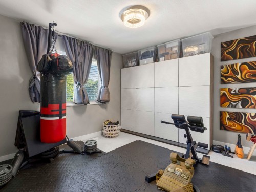 9291 Boyd Court, Richmond, BC - Indoor Photo Showing Gym Room