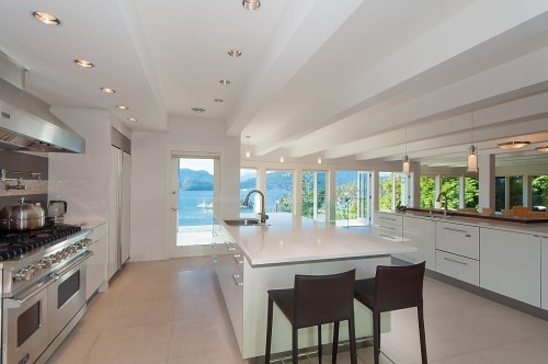 6175 Nelson Avenue, West Vancouver, BC - Indoor Photo Showing Kitchen With Upgraded Kitchen