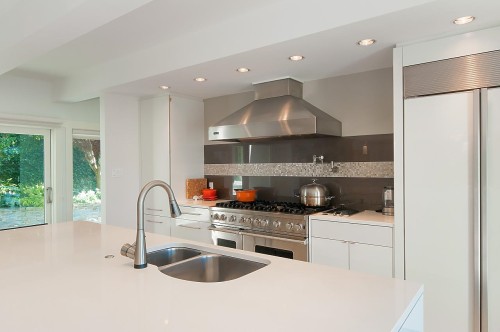 6175 Nelson Avenue, West Vancouver, BC - Indoor Photo Showing Kitchen With Double Sink With Upgraded Kitchen