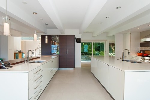 6175 Nelson Avenue, West Vancouver, BC - Indoor Photo Showing Kitchen With Double Sink
