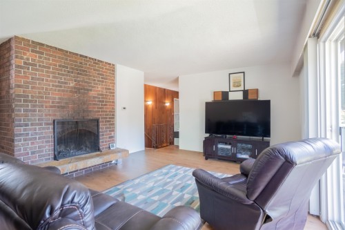 2930 Sefton Street, Port Coquitlam, BC - Indoor Photo Showing Living Room With Fireplace