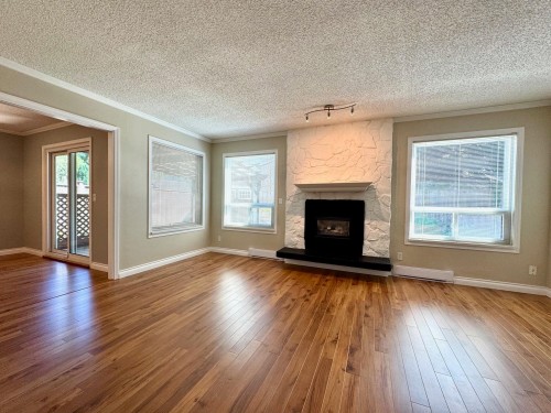1032 Cornwall Drive, Port Coquitlam, BC - Indoor Photo Showing Living Room With Fireplace
