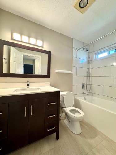 1032 Cornwall Drive, Port Coquitlam, BC - Indoor Photo Showing Bathroom