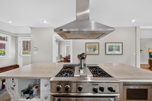 4655 6Th Avenue W, Vancouver, BC - Indoor Photo Showing Kitchen