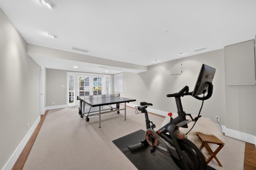4655 6Th Avenue W, Vancouver, BC - Indoor Photo Showing Gym Room