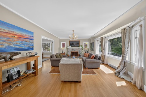 4655 6Th Avenue W, Vancouver, BC - Indoor Photo Showing Living Room